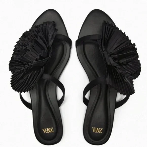 ZARA PLEATED FLOWER BLACK FLAT SANDALS EUC LIMITED EDITION Size 8/39 - Picture 4 of 5